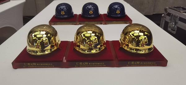 特種兵金銀頭盔定制業(yè)績(jī)達(dá)標(biāo)員工經(jīng)理獎(jiǎng)勵(lì)